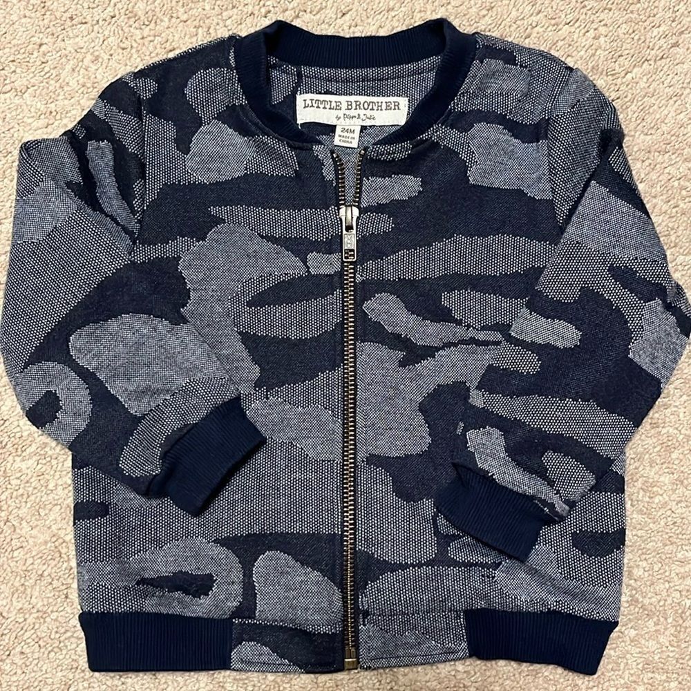 LITTLE BROTHER BY PIPPA & JULIE BOYS CAMO SIZE 24 MONTHS ZIP UP SWEATSHIRT